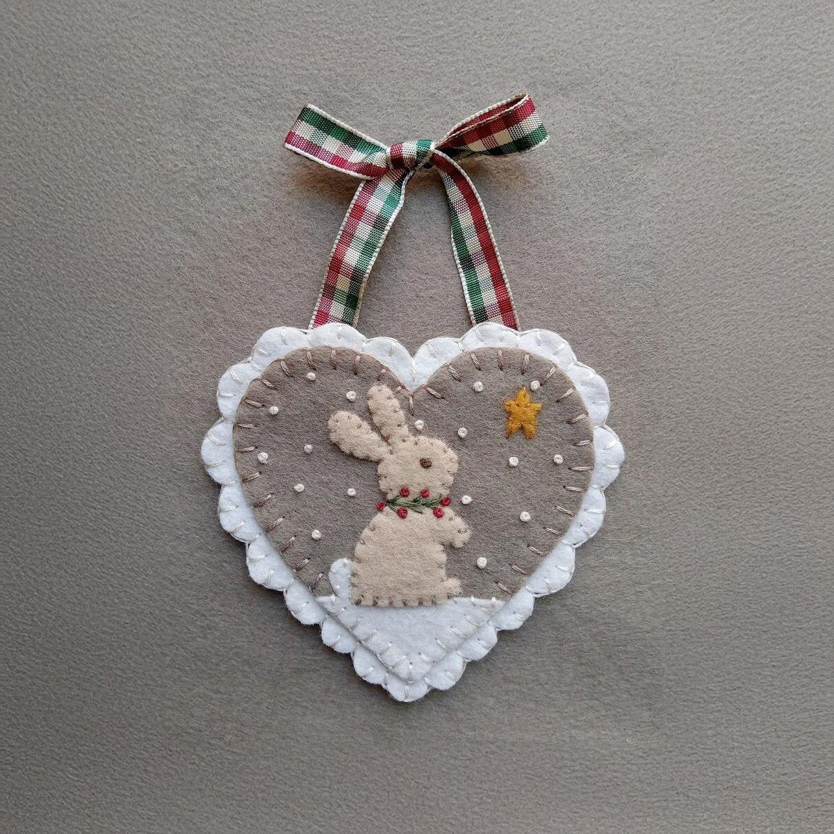 Pre-Cut Wool Blend Felt Holiday Hearts Ornament Kit